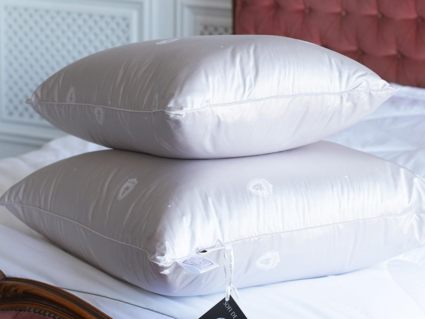 Подушка Софи де Марко Kingdom